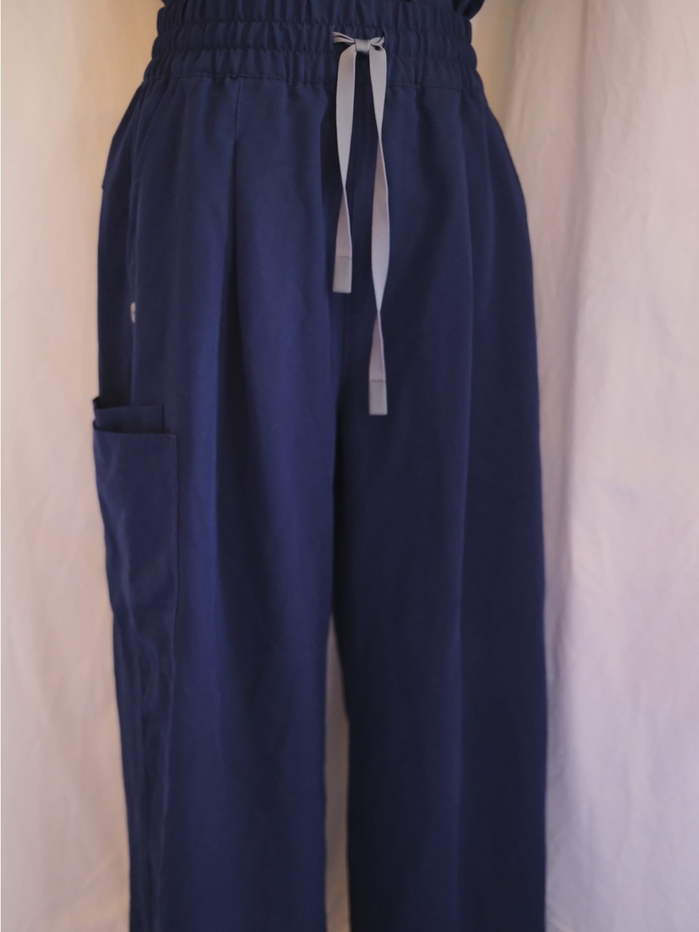 NWT FIGS Shelby Ultra High Rise Wide Leg Scrub Pants Navy Women’s Medium - Picture 6 of 7